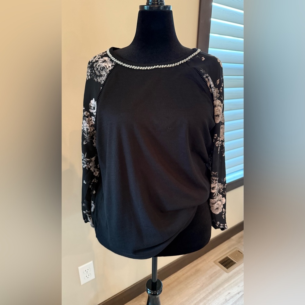 Dressbarn Black Pale Pink & Off white Floral Women's Blouse